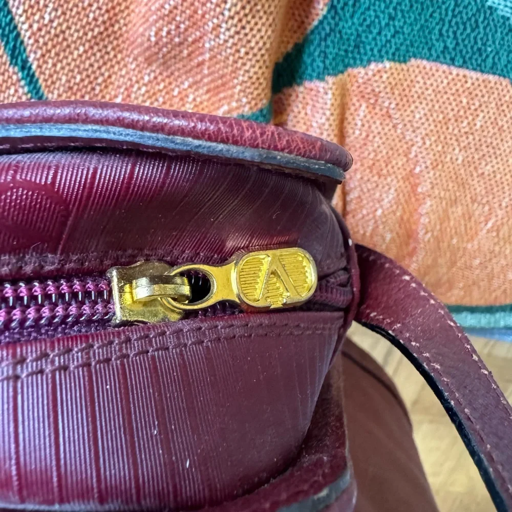 Vintage Valentino Burgundy Bag - Picture 9 of 9